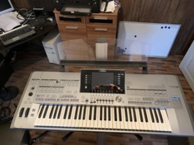 Yamaha Tyros 5 Profi Keyboard mit Ständer - 1